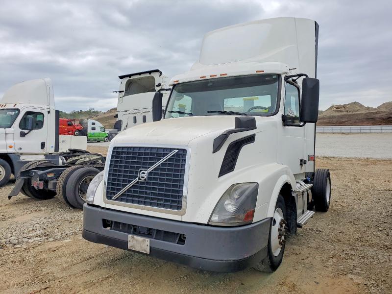 2017 Volvo VIN 4V4N39TGXHN988112 COPART salvage auction — MECHANICAL, In - Certificate Of Title, sold $5,000 on 2026-07-29 (photo 2)