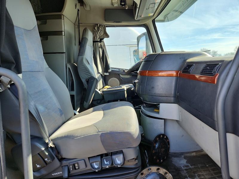 2003 Volvo Vnl VIN 4V4NC9TJX3N341861 COPART salvage auction — MINOR DENT/SCRATCHES, Mo - Certificate Of Title, sold $25 on 2026-07-21 (photo 5)