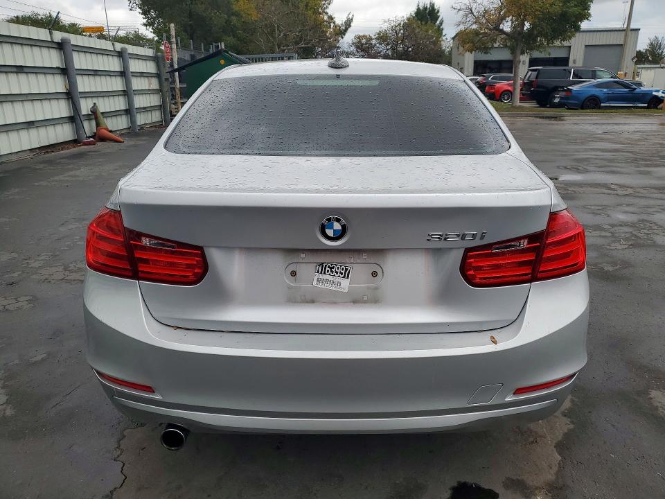 2015 BMW 3er VIN WBA3B1G55FNT63997 COPART salvage auction — NORMAL WEAR, Fl - Certificate Of Title, sold $25 on 2026-07-20 (photo 6)