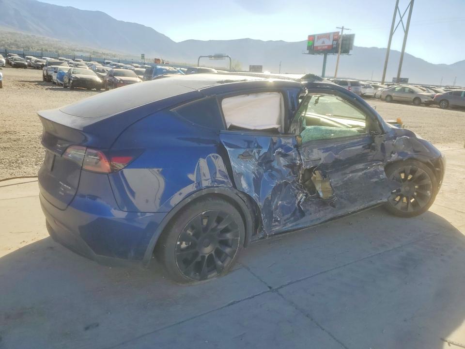 2022 Tesla VIN 7SAYGDEE1NF387177 COPART salvage auction — SIDE, UT, sold $3,300 on 2026-09-04 (photo 3)