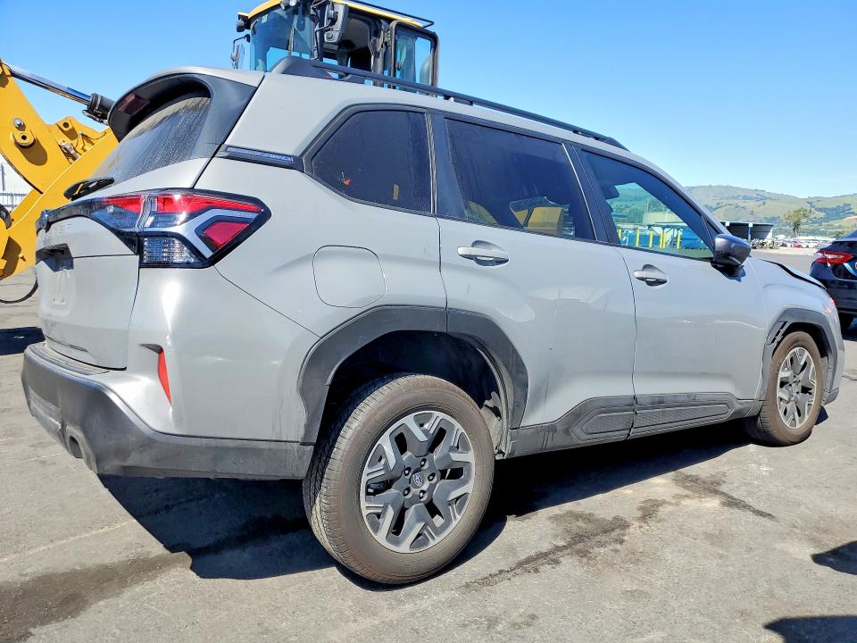 2025 Subaru Forester VIN JF2SLDBCXSH617202 COPART salvage auction — UNDERCARRIAGE, Ca - Salvage Certificate, sold $10,800 on 2026-07-09 (photo 3)