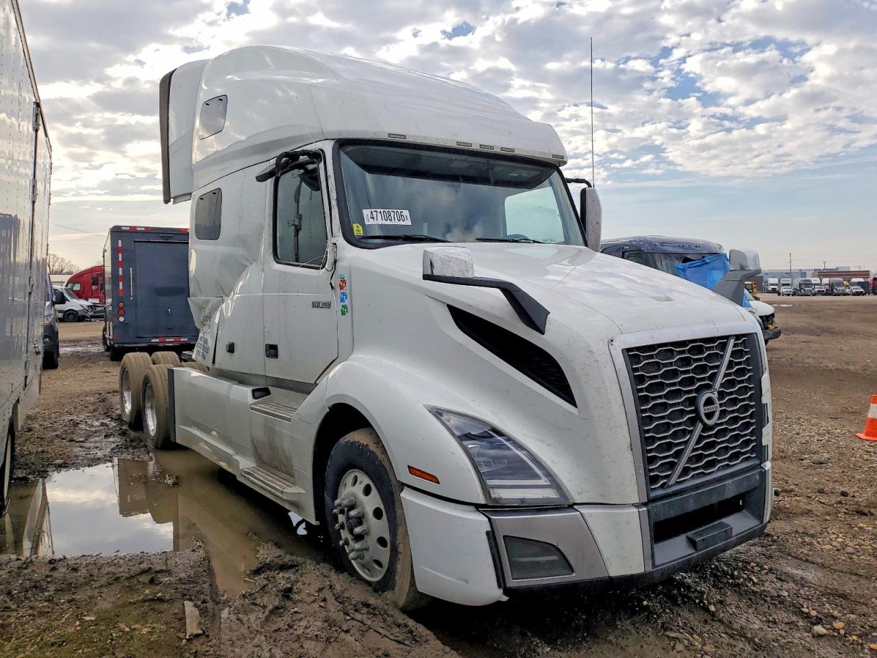 2023 Volvo VNL VIN 4V4NC9EH4PN336977 — COPART salvage auction photo