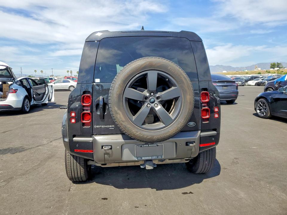 2022 Land rover Defender VIN SALE27RU8N2101158 COPART salvage auction — MINOR DENT/SCRATCHES, Ca - Dis/Dlr/Exp Only Clean Title, sold $31,500 on 2026-07-15 (photo 6)