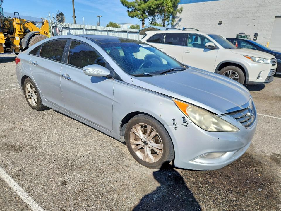 2013 Hyundai Sonata VIN 5NPEC4AC0DH662067 COPART salvage auction — MINOR DENT/SCRATCHES, Ca - Dis/Dlr/Exp Only Clean Title, sold $950 on 2026-07-28 (photo 4)