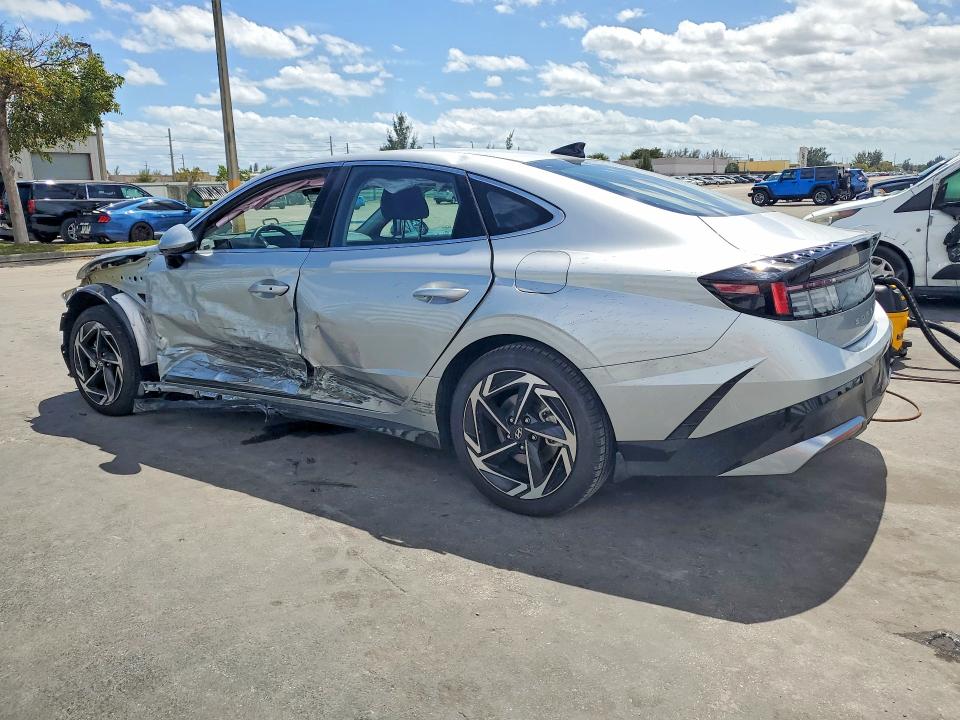 2026 Hyundai Sonata VIN KMHL64JA4TA525616 COPART salvage auction — SIDE, Salvage Title, sold $6,800 on 2026-07-27 (photo 2)