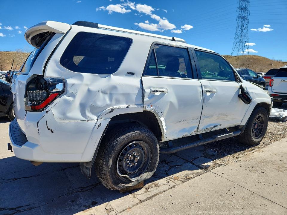 2021 Toyota 4runner VIN JTEMU5JR4M5887932 COPART salvage auction — ROLLOVER, Co - Public - Salvage Title, sold $9,100 on 2026-07-06 (photo 3)