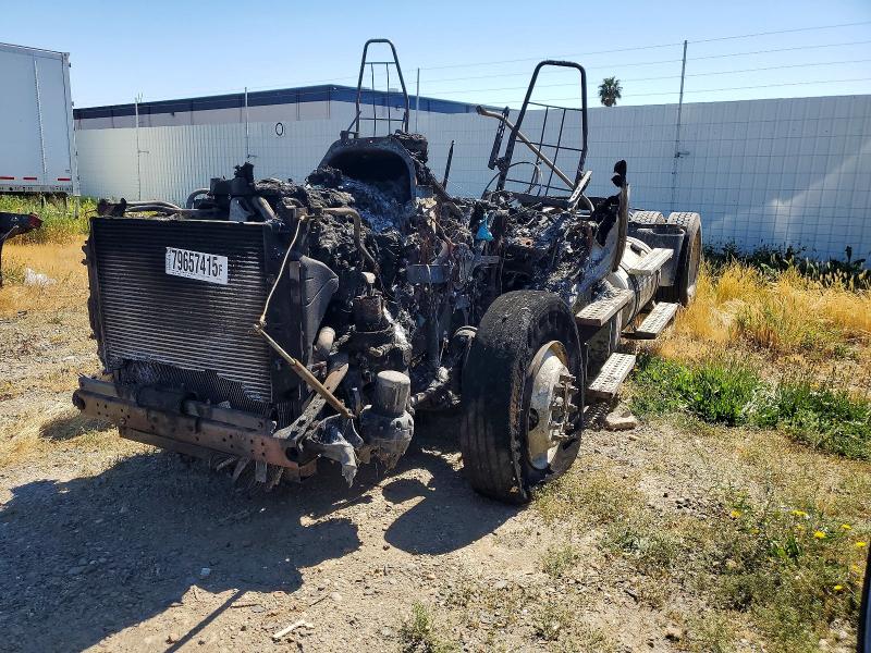 2014 Freightliner Cascadia 113 VIN 3AKBGADV4ESFZ0953 COPART salvage auction — BURN, CA - NON-REPAIRABLE VEHICLE CERT, sold $100 on 2026-07-23 (photo 2)