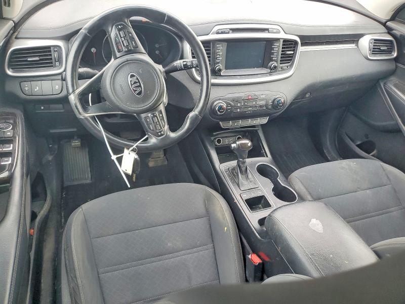 2017 Kia Sorento VIN 5XYPGDA5XHG302994 COPART salvage auction — MINOR DENT/SCRATCHES, Tn - Certificate Of Title, sold $1,850 on 2026-07-27 (photo 8)