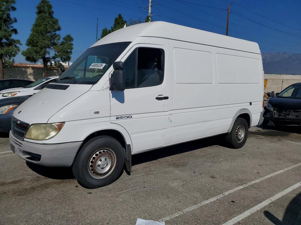 2005 Sprinter 2500 sprin VIN WD2PD644555767032 COPART salvage auction — MINOR DENT/SCRATCHES, CA - DIS/DLR/EXP ONLY CLEAN TITLE, sold $950 on 2026-07-07 (photo 1)