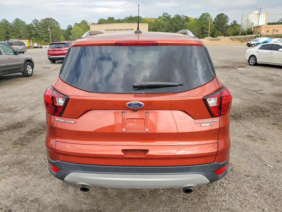 2019 Ford Escape VIN 1FMCU9J95KUB01321 COPART salvage auction — NORMAL WEAR, Sc - Certificate Of Title, sold $4,000 on 2026-07-28 (photo 6)