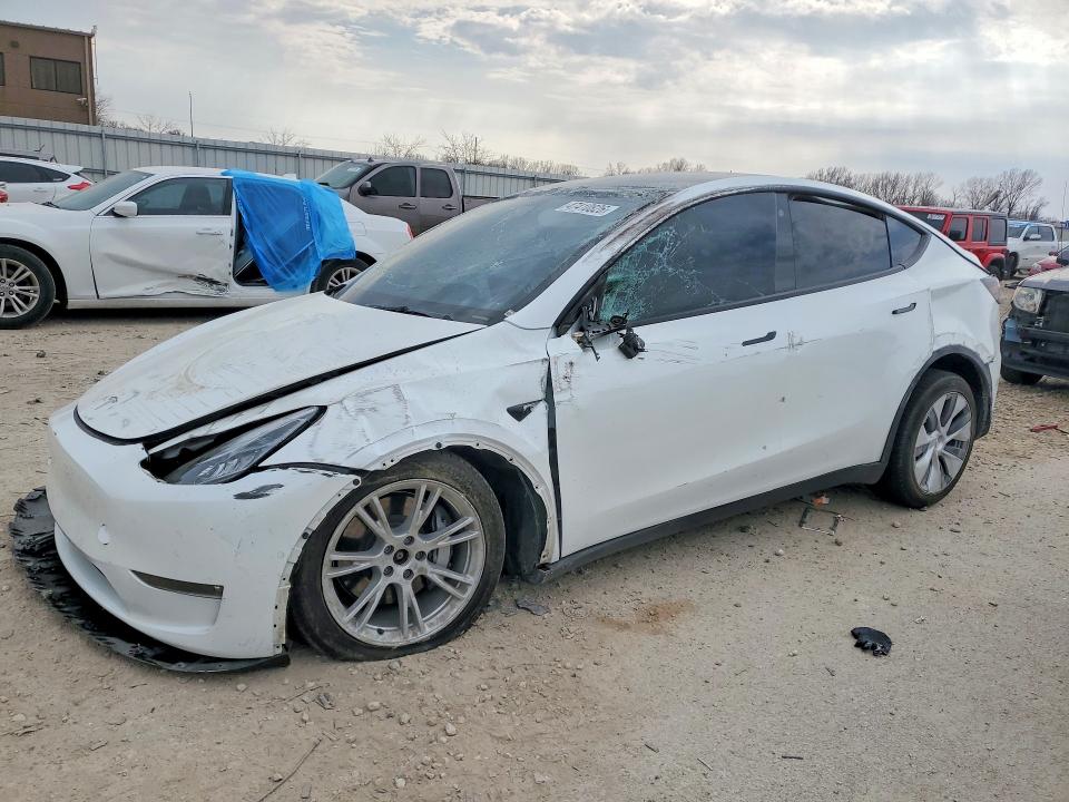 2022 Tesla Model y VIN 7SAYGAEE8NF360573 — COPART salvage auction photo