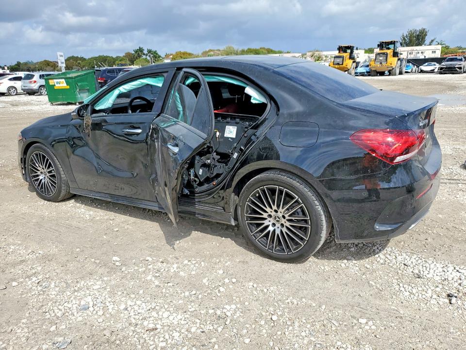 2022 Mercedes-benz A-klasse VIN W1K3G4EB9NJ339972 COPART salvage auction — SIDE, Salvage Title, sold $14,100 on 2026-08-04 (photo 2)