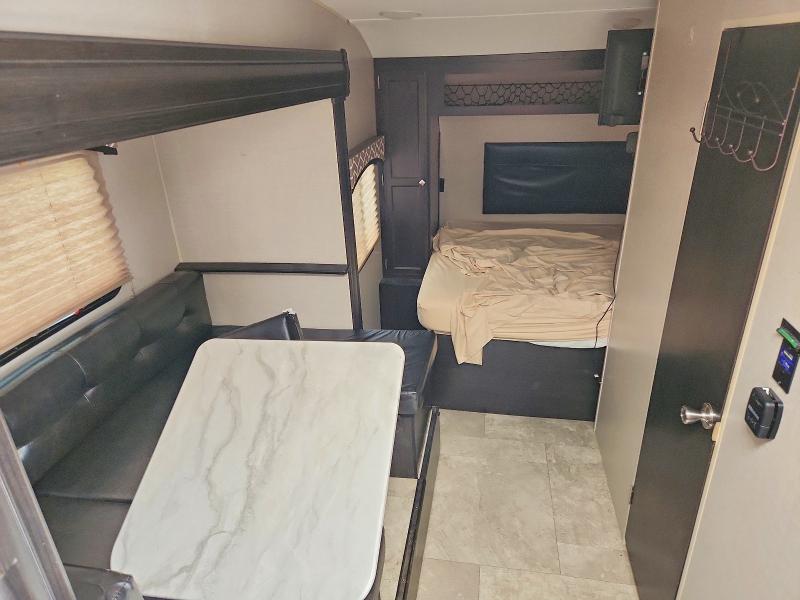 2019 Kzinc sportsmen Travel trl VIN 4EZT2161XK4053635 COPART salvage auction — WATER/FLOOD, TX - SALVAGE TITLE-FLOOD DAMAGE, sold $100 on 2026-07-09 (photo 5)