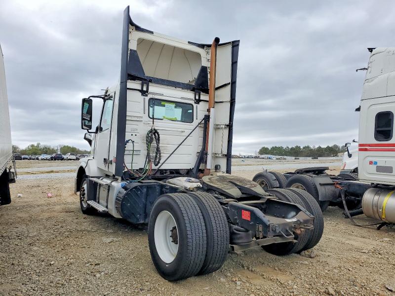 2017 Volvo VIN 4V4N39TGXHN988112 COPART salvage auction — MECHANICAL, In - Certificate Of Title, sold $5,000 on 2026-07-29 (photo 3)