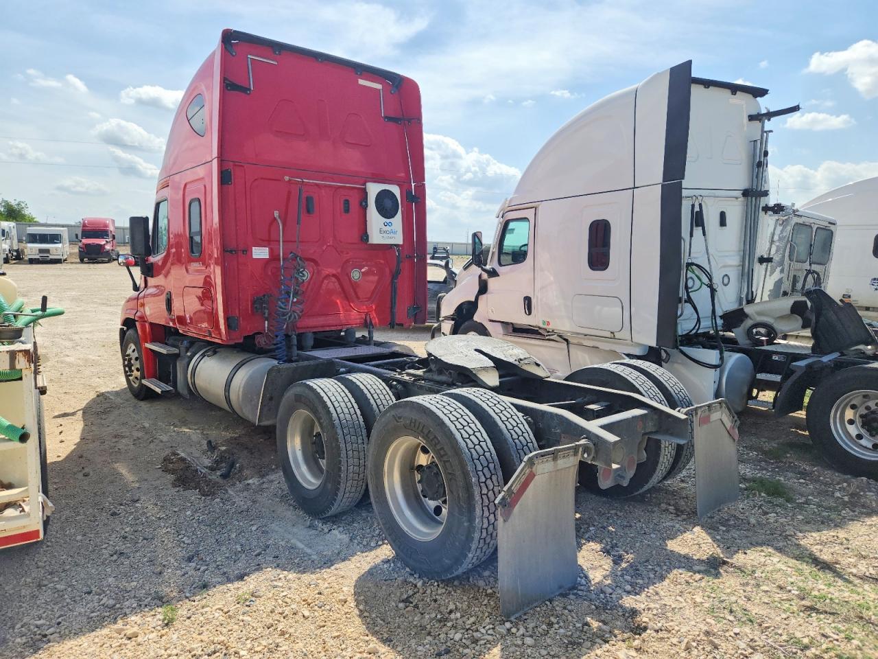 2018 Freigliner VIN 3AKJGLDR4JSJK2514 COPART salvage auction — Normal Wear, TX - CERTIFICATE OF TITLE, sold $2,000 on 2026-07-07 (photo 3)