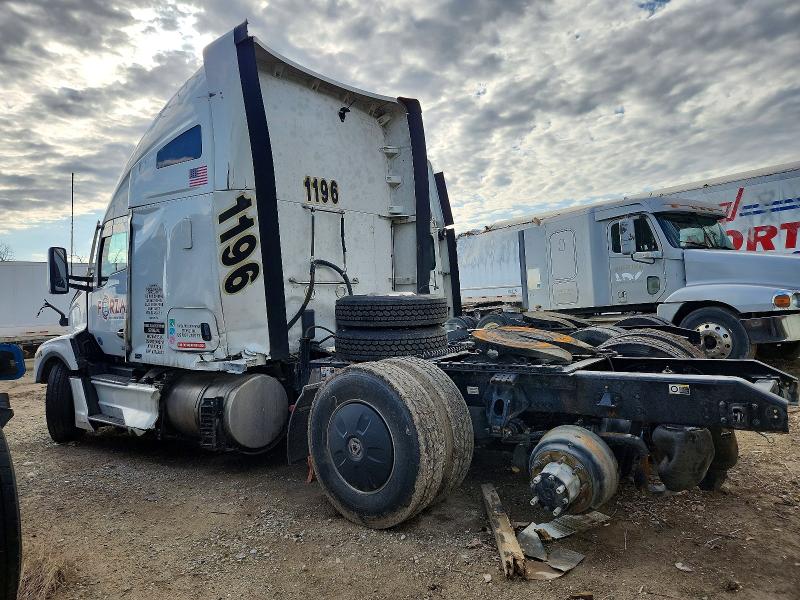 2024 Kenworth T680 VIN 1XKYD49XXRJ363853 COPART salvage auction — FRONT END, TX - SALVAGE VEHICLE TITLE, sold $6,700 on 2026-07-30 (photo 3)