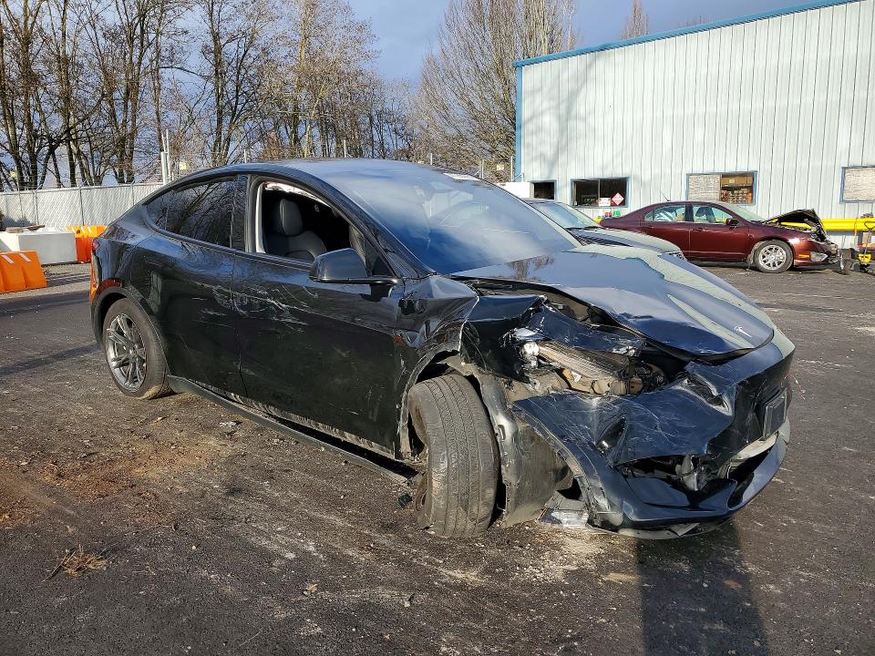 2025 Tesla Model y VIN 7SAYGAEE8SF243801 COPART salvage auction — FRONT END, Or - Salvage Title Certificate, sold $8,200 on 2026-07-13 (photo 4)