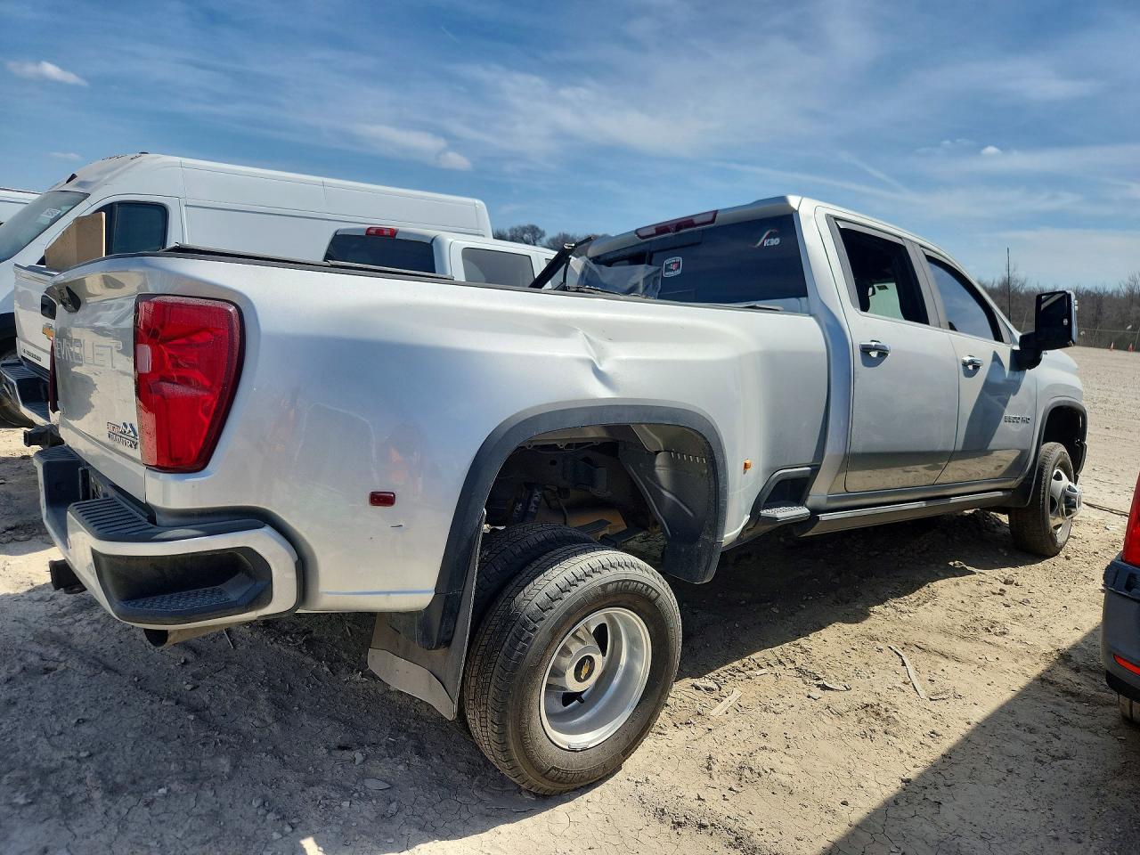 2022 Chevrolet VIN 1GC4YVEY8NF270409 COPART salvage auction — Front End, TX - SALVAGE VEHICLE TITLE, sold $16,300 on 2026-03-11 (photo 3)