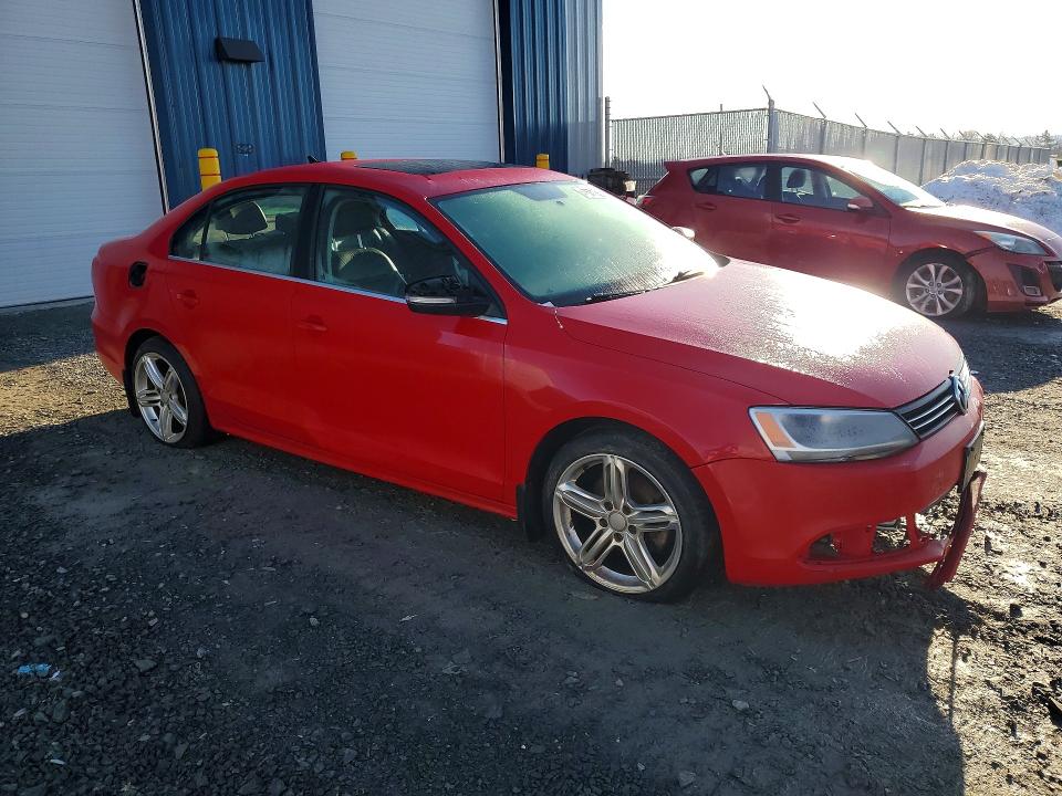2014 Volkswagen Jetta VIN 3VWLL7AJ3EM351605 COPART salvage auction — FRONT END, Pe - Veh Permit -  Non-Repairable, sold $950 on 2026-07-09 (photo 4)