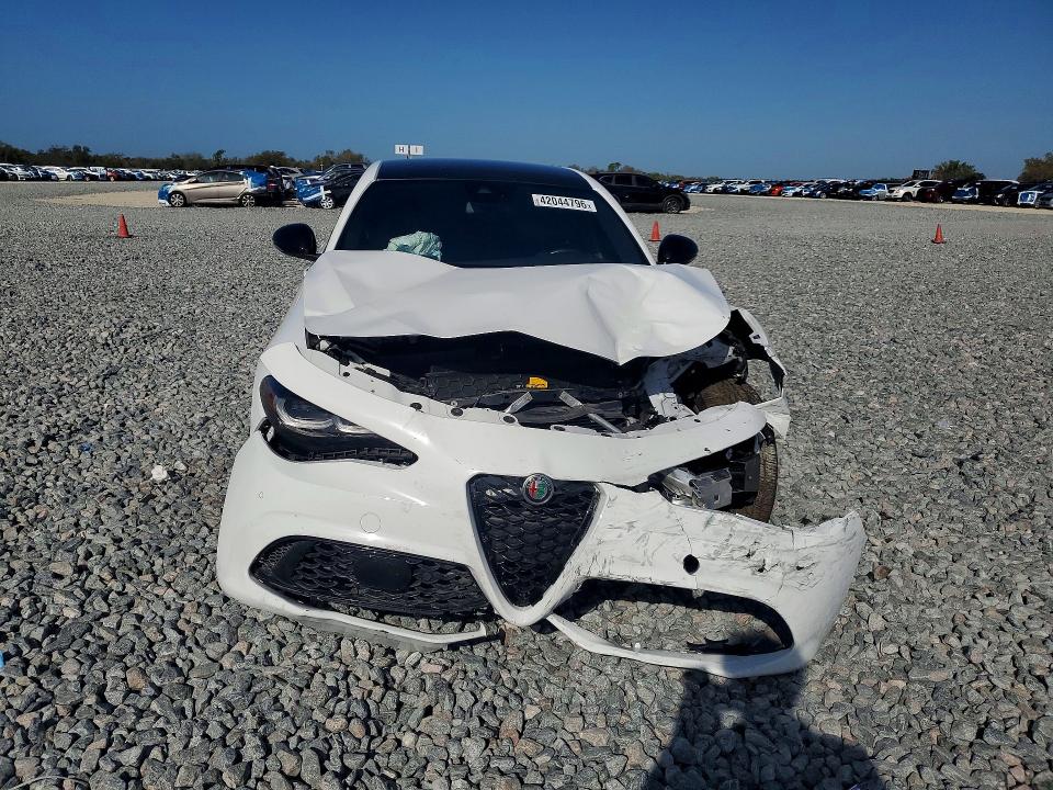 2024 Alfa romeo Giulia VIN ZARFAMBN4R7679997 COPART salvage auction — FRONT END, Fl - Certificate Of Destruction, sold $4,200 on 2026-07-26 (photo 5)