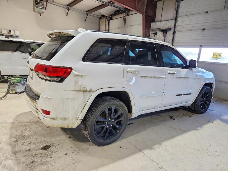 2018 Jeep Grand cherokee VIN 1C4RJFAG7JC466527 COPART salvage auction — MINOR DENT/SCRATCHES, PA - CERTIFICATE OF SALVAGE, sold $7,000 on 2026-08-21 (photo 3)
