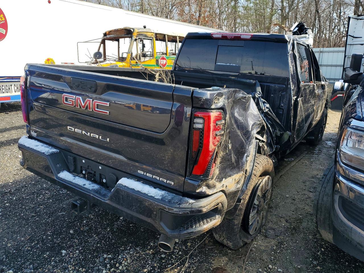 2025 Gmc VIN 1GT4URE78SF370953 COPART salvage auction — Side, NJ - CERT OF TITLE-SALVAGE (P), sold $29,000 on 2026-05-06 (photo 3)