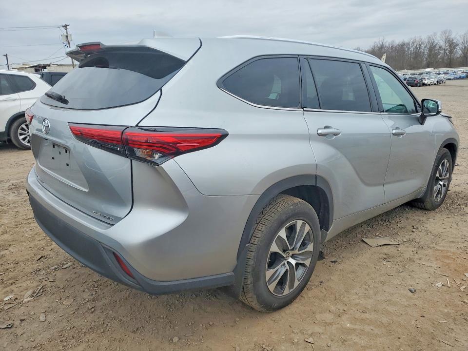 2021 Toyota Highlander VIN 5TDGZRBH2MS081968 COPART salvage auction — MISSING/ALTERED VIN, Nj - Cert Of Title-Salvage, sold $18,000 on 2026-07-10 (photo 3)