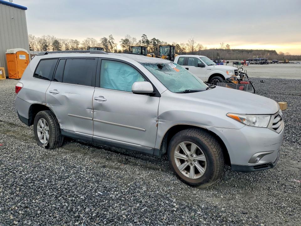 2013 Toyota Highlander VIN 5TDZK3EH6DS116176 COPART salvage auction — ROOF, Sc - Cert Of Title-Salvage, sold $900 on 2026-07-06 (photo 4)
