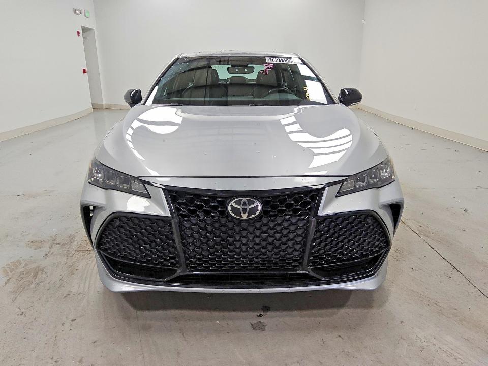 2019 Toyota Avalon VIN 4T1BZ1FB5KU006932 COPART salvage auction — MINOR DENT/SCRATCHES, WV - CERTIFICATE OF TITLE, sold $17,000 on 2026-07-16 (photo 5)