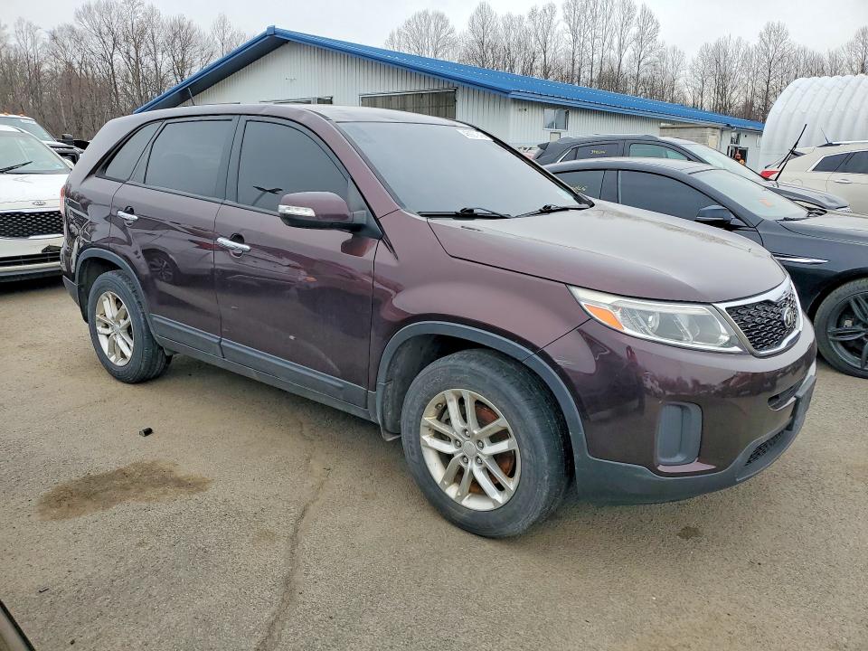 2015 Kia Sorento VIN 5XYKT3A64FG641434 COPART salvage auction — MINOR DENT/SCRATCHES, Wv - Certificate Of Title, sold $2,050 on 2026-07-31 (photo 4)