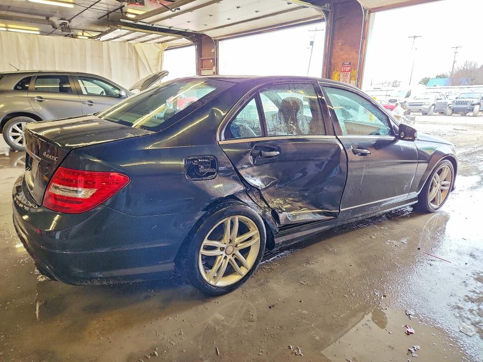 2012 Mercedes-benz C-klasse VIN WDDGF8BBXCR199445 COPART salvage auction — SIDE, Salvage Title, sold $750 on 2026-08-06 (photo 3)