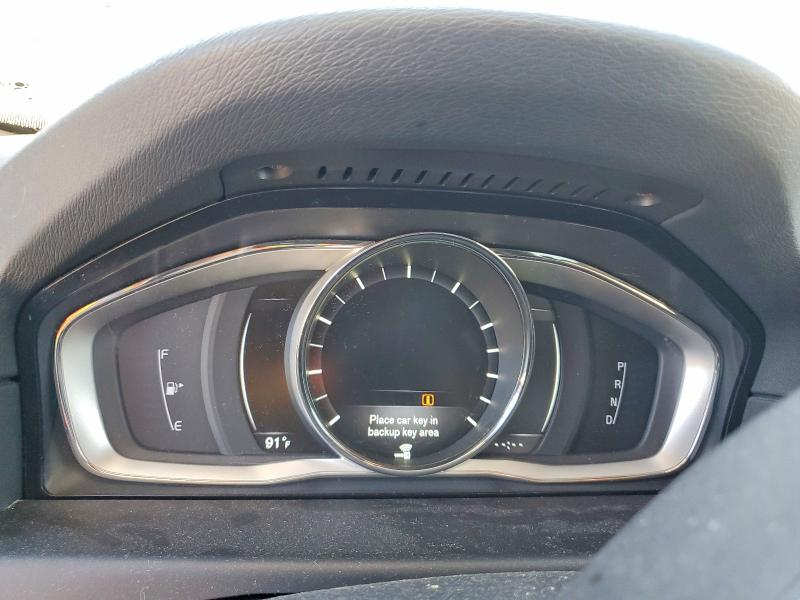 2016 Volvo VIN YV440MBK4G1247532 COPART salvage auction — MINOR DENT/SCRATCHES, Salvage Title, sold $3,750 on 2026-07-22 (photo 9)