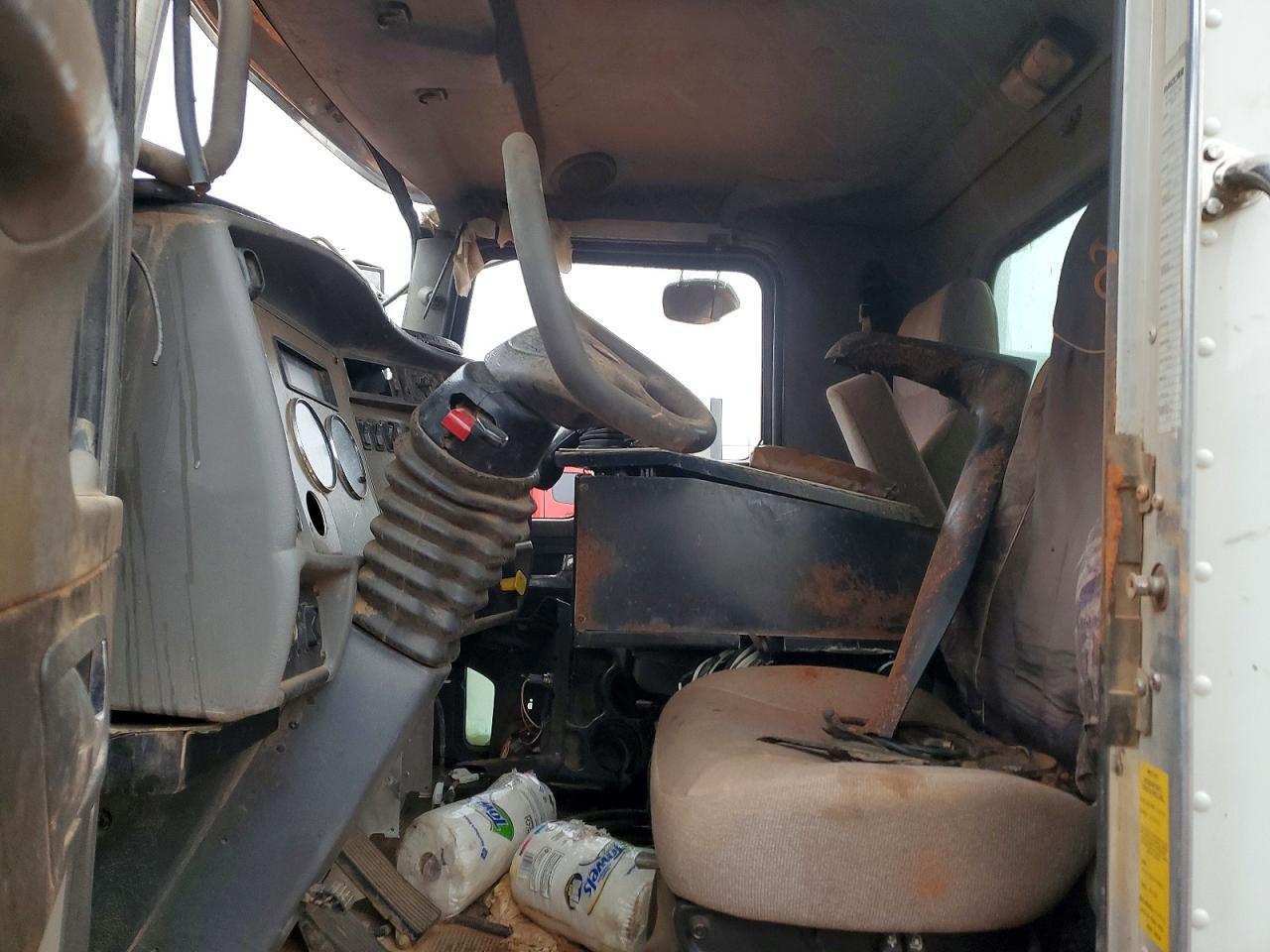 2019 Kenworth T370 VIN 2NKHHJ7X8KM358830 COPART salvage auction — All Over, OK - CERT OF TITLE-SALVAGE, sold $2,850 on 2026-06-26 (photo 5)
