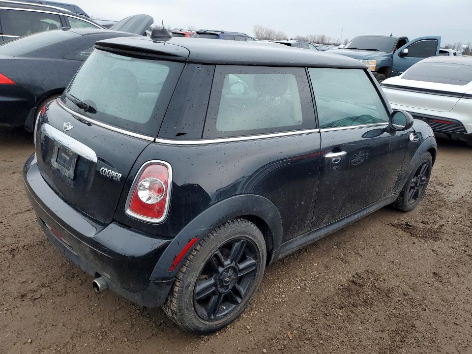 2013 Mini Cooper VIN WMWSU3C59DT373500 COPART salvage auction — NORMAL WEAR, Il - Certificate Of Title, sold $1,050 on 2026-07-07 (photo 3)