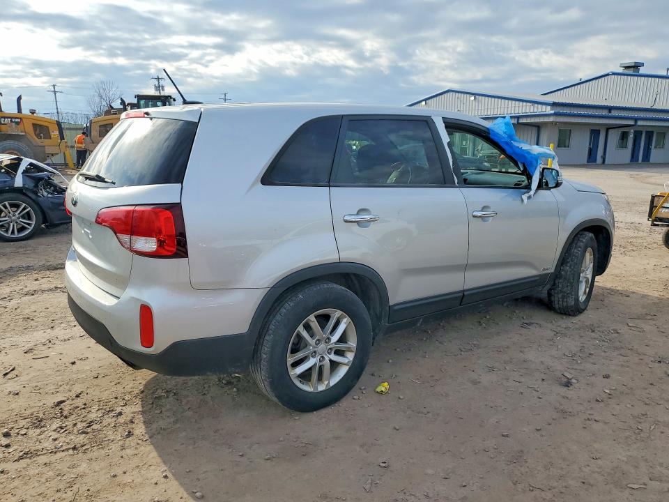2015 Kia Sorento VIN 5XYKTCA68FG622692 COPART salvage auction — VANDALISM, Ny - Mv-907A Salvage Certificate, sold $1,150 on 2026-07-06 (photo 3)