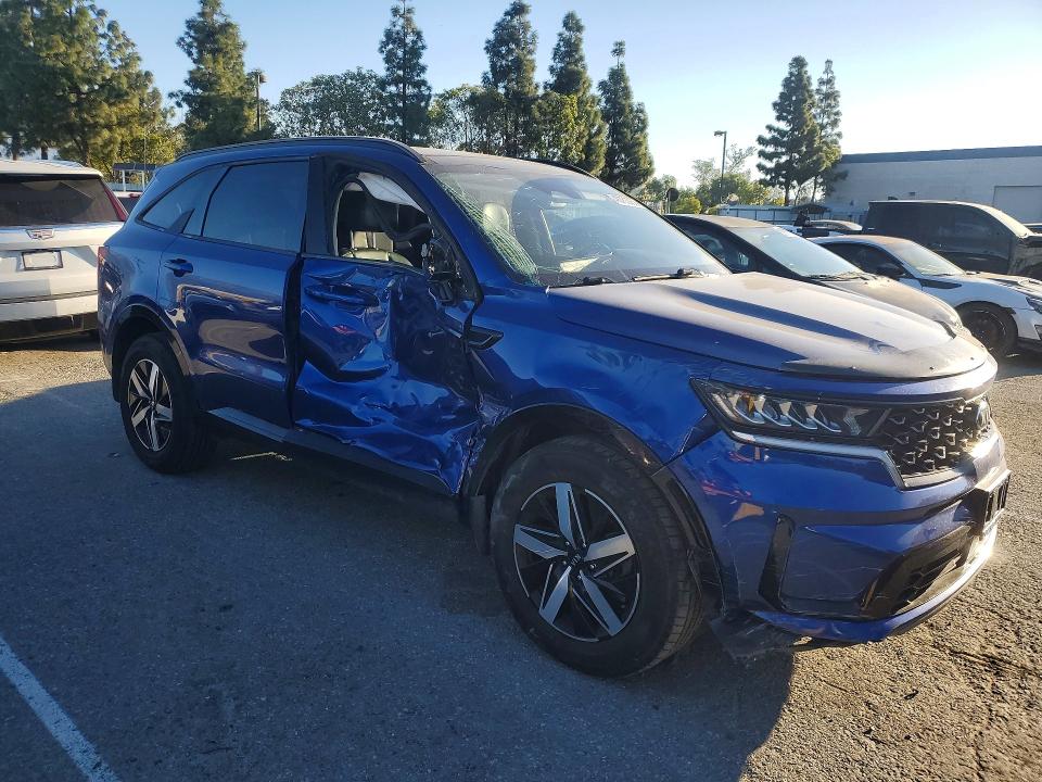 2021 Kia Sorento VIN 5XYRHDLFXMG057961 COPART salvage auction — SIDE, Salvage Title, sold $5,500 on 2026-07-14 (photo 4)