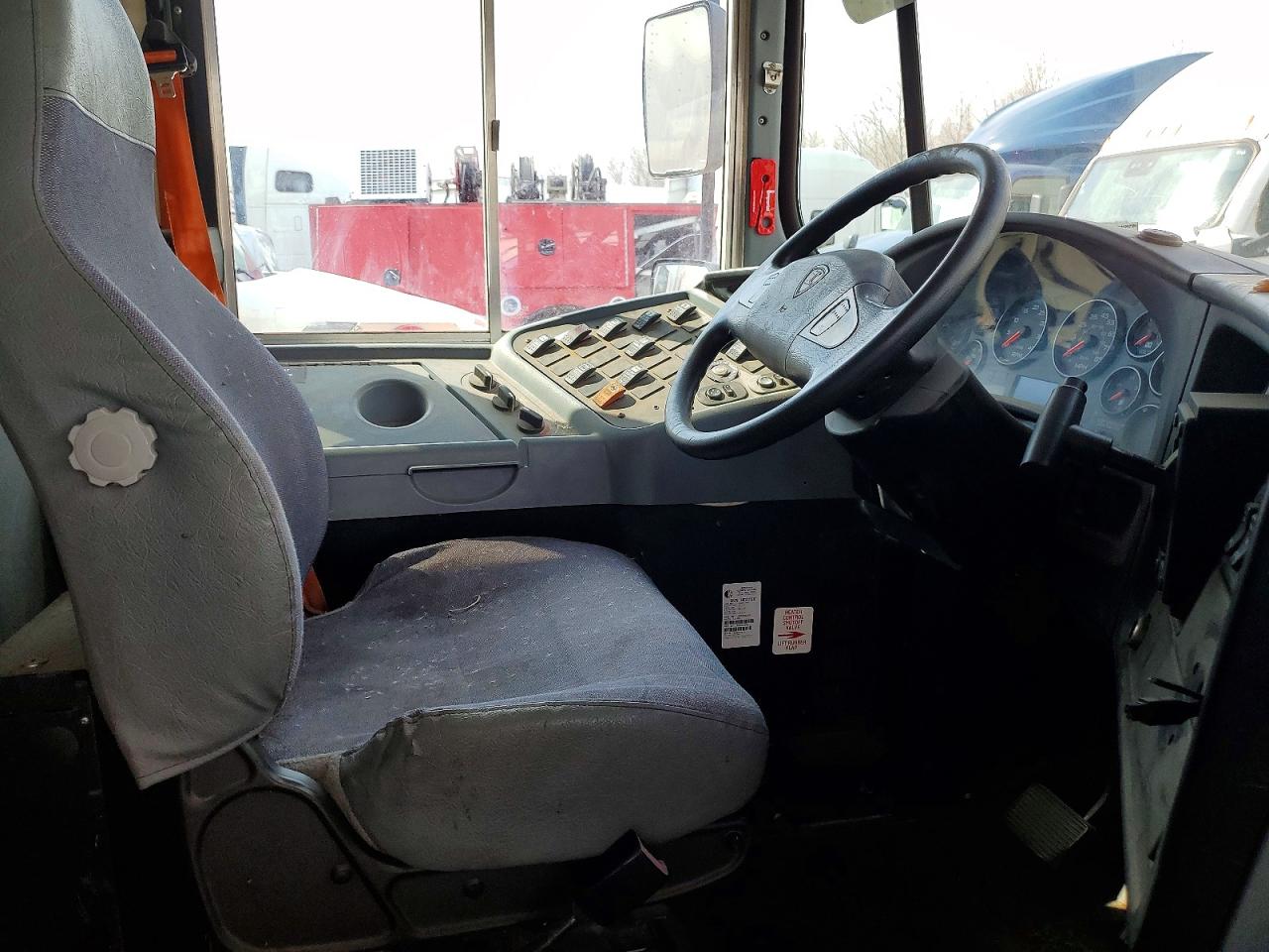 2013 Ic Corporation Ce Series School VIN 4DRBUSKP4DB299954 COPART salvage auction — Normal Wear, IL - CERTIFICATE OF TITLE, sold $1,400 on 2026-07-08 (photo 5)