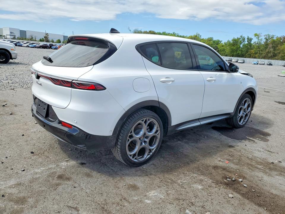 2024 Alfa romeo Tonale VIN ZASPATCW2R3047284 COPART salvage auction — FRONT END, Salvage Title, sold $12,400 on 2026-07-20 (photo 3)