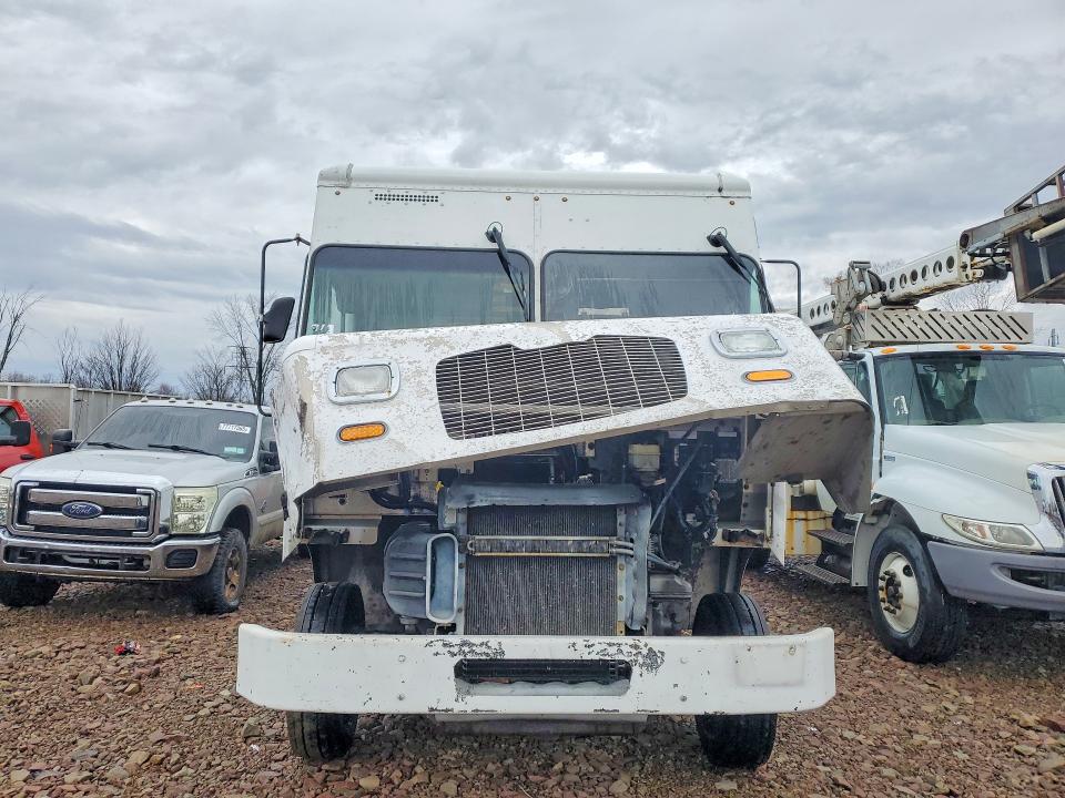 2014 Frht - freightliner All other VIN 4UZAC3DV2ECFW4420 COPART salvage auction — FRONT END, CT, sold $2,500 on 2026-08-10 (photo 5)