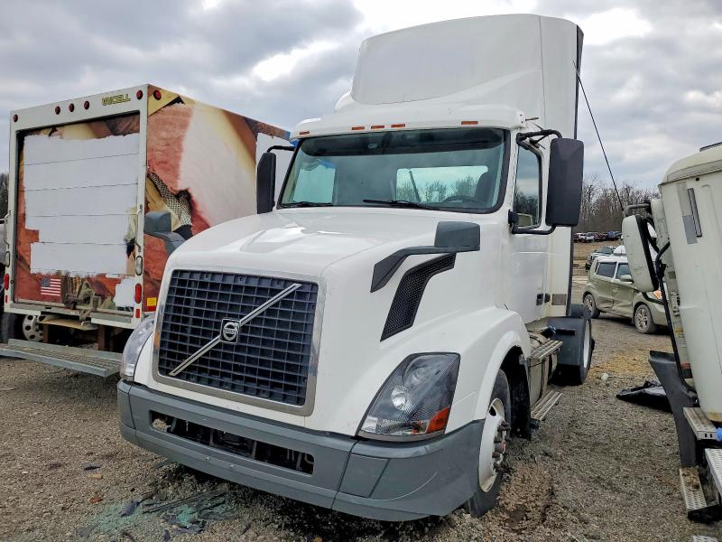2018 Volvo VIN 4V4N39TG0JN892592 COPART salvage auction — MECHANICAL, In - Certificate Of Title, sold $5,000 on 2026-07-09 (photo 2)