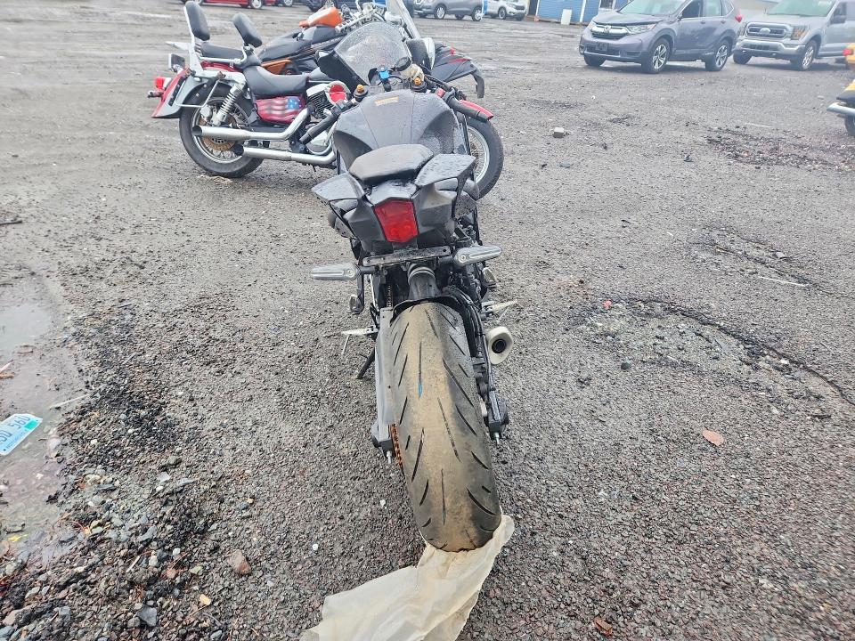 2024 Yamaha Yzf VIN JYARM38E8RA011263 COPART salvage auction — ROLLOVER, Ma - Cert Of Title-Salvage, sold $2,550 on 2026-07-02 (photo 4)