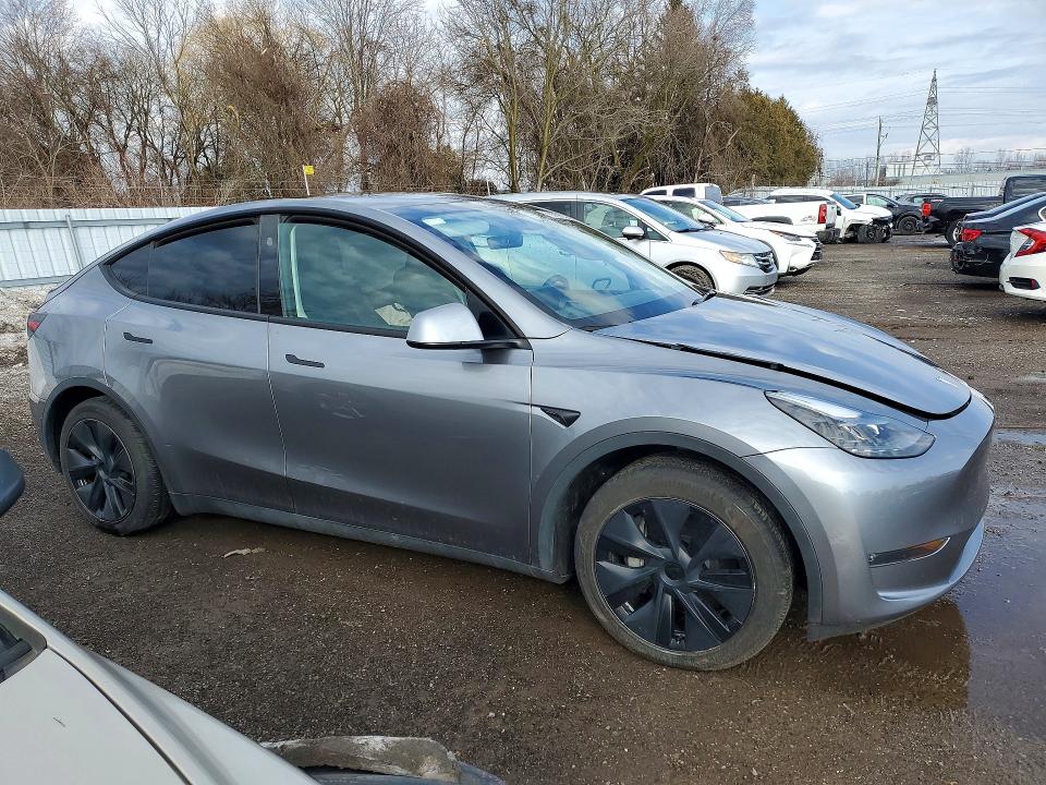 2025 Tesla Model y VIN 7SAYGAEE8SF229297 COPART salvage auction — UNDERCARRIAGE, Salvage Title, sold $14,200 on 2026-07-20 (photo 4)