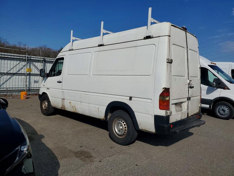 2004 Sprinter 2500 sprin VIN WD2PD644645680660 COPART salvage auction — MINOR DENT/SCRATCHES, Nj - Cert Of Title-Salvage (P), sold $925 on 2026-07-21 (photo 2)