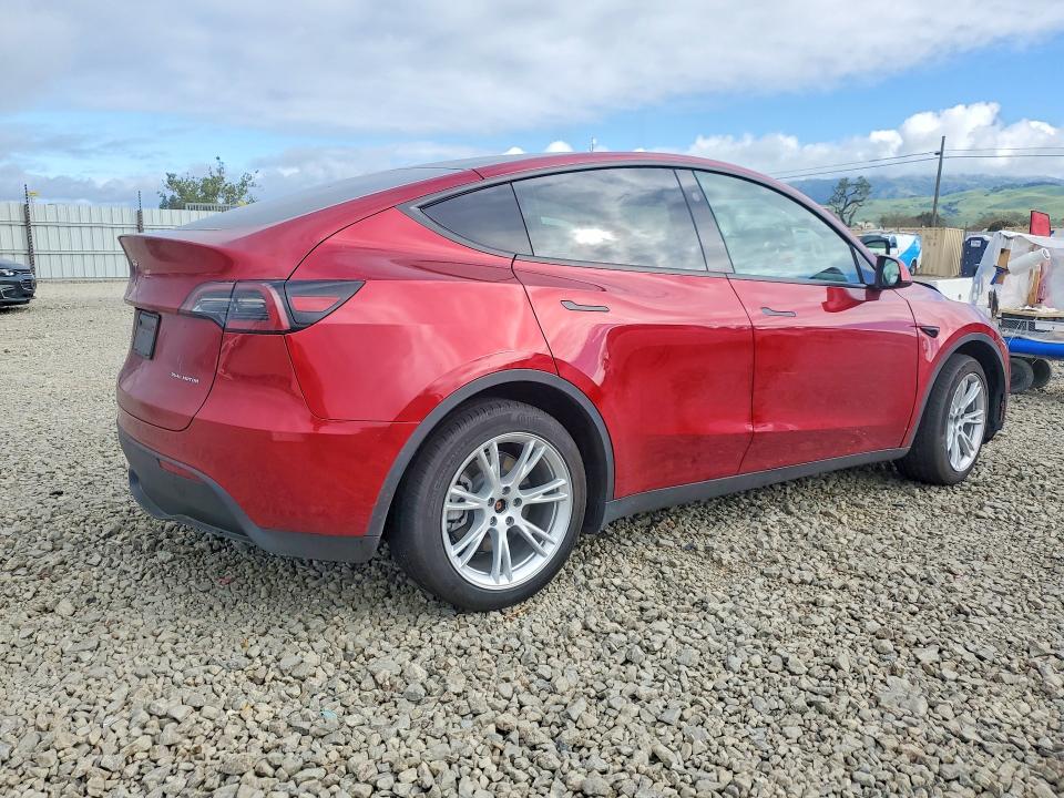 2024 Tesla Model y VIN 7SAYGDEE5RF068757 COPART salvage auction — FRONT END, Salvage Title, sold $13,800 on 2026-07-14 (photo 3)
