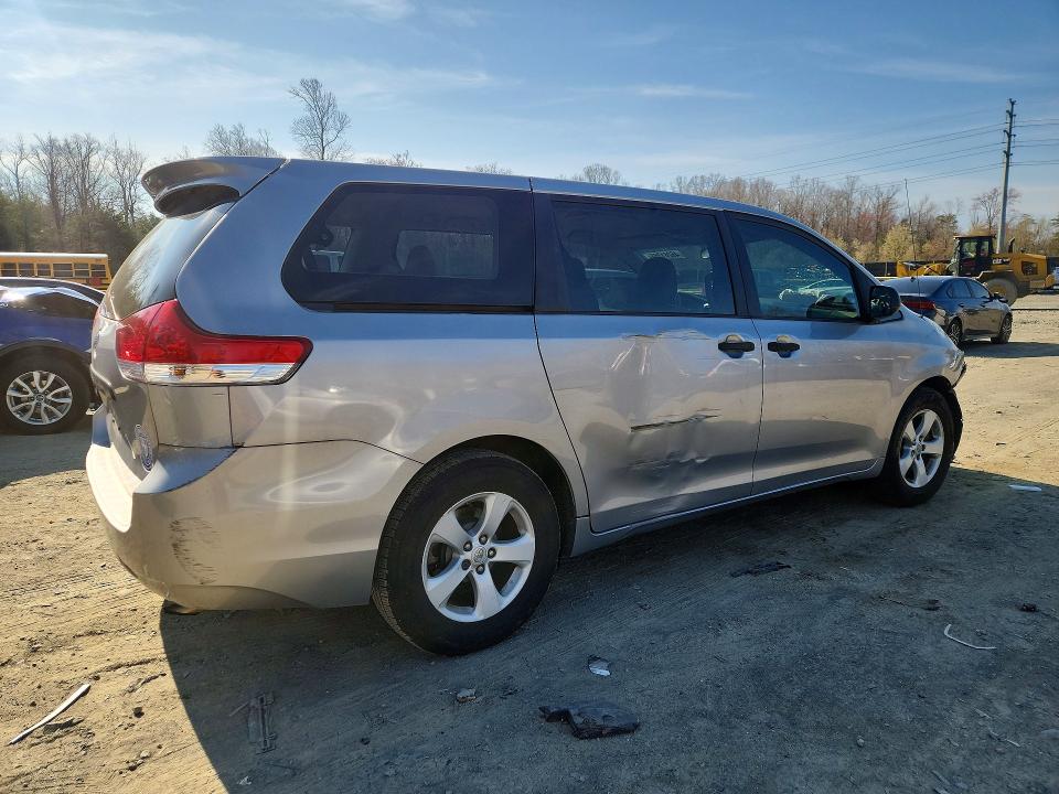 2011 Toyota Sienna VIN 5TDKA3DC7BS008270 COPART salvage auction — FRONT END, Va - Cert Of Title - Salvage, sold $1,250 on 2026-07-31 (photo 3)