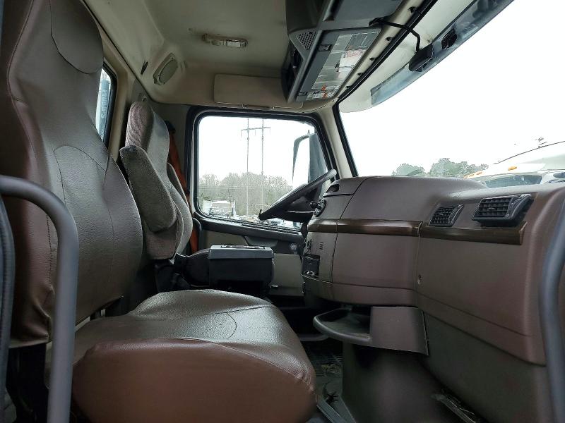 2015 Volvo Vnl VIN 4V4N19TG7FN922782 COPART salvage auction — ROOF, IN - CERTIFICATE OF TITLE, sold $5,000 on 2026-07-29 (photo 5)