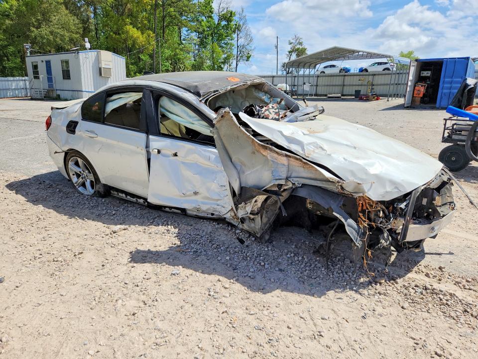 2014 BMW 3 series VIN WBA3B5C59EP652090 COPART salvage auction — ALL OVER, Fl - Certificate Of Destruction, sold $375 on 2026-07-10 (photo 4)