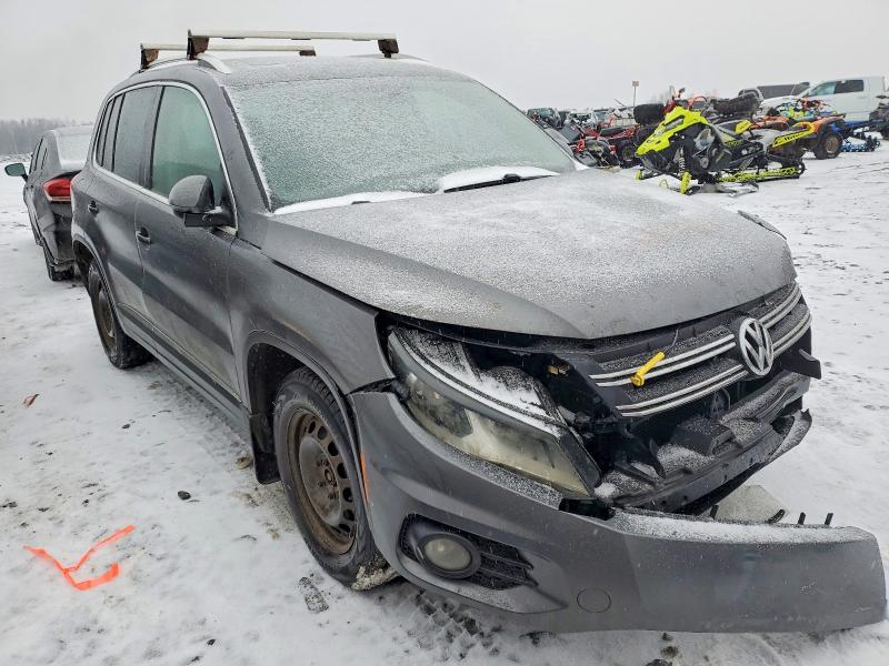 2015 Volkswagen Tiguan VIN WVGJV7AX2FW521927 COPART salvage auction — FRONT END, Qc - Gravement Accidente, sold $150 on 2026-07-21 (photo 4)