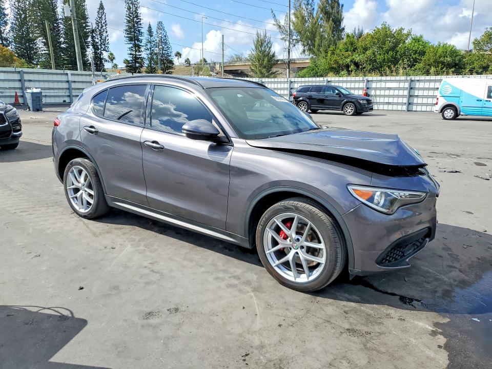 2019 Alfa romeo Stelvio VIN ZASPAKBN3K7C51774 COPART salvage auction — FRONT END, Salvage Title, sold $6,600 on 2026-08-17 (photo 4)
