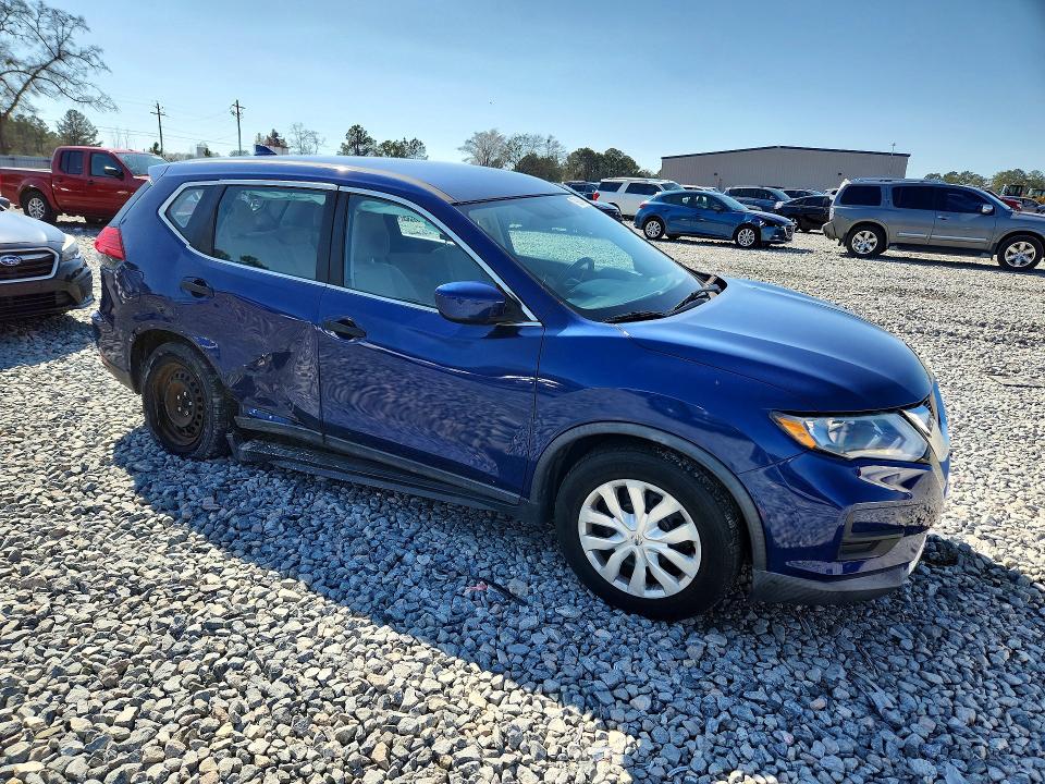 2017 Nissan Rogue VIN KNMAT2MT8HP584680 COPART salvage auction — SIDE, Salvage Title, sold $825 on 2026-07-30 (photo 4)